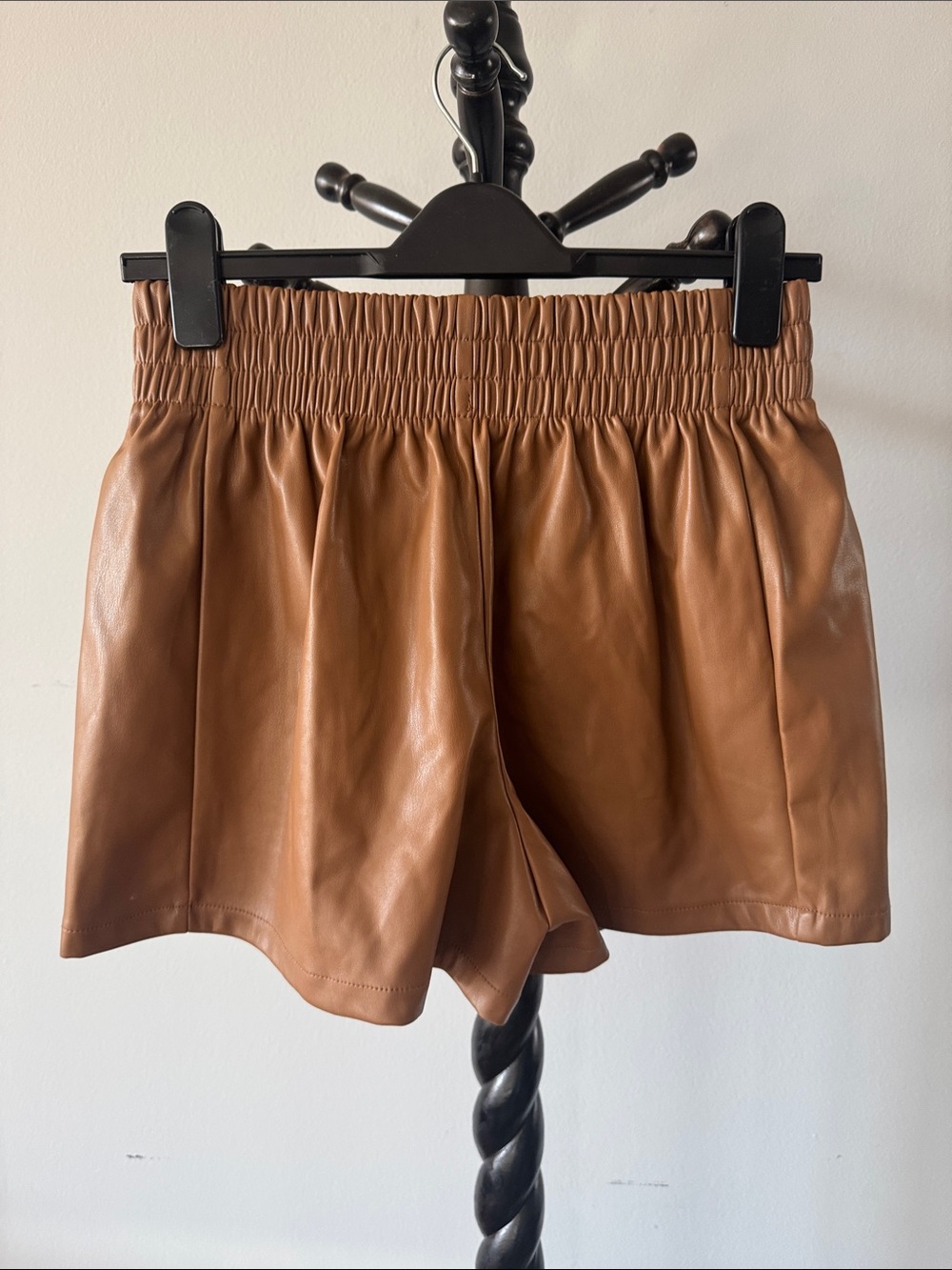 ILLA ILLA Faux Leather High-Waist Elastic Shorts in Tan 1.T